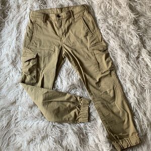 Levi’s cargo pants in khaki